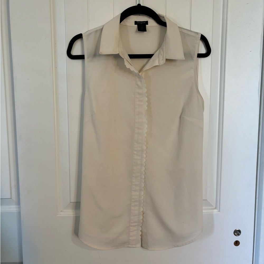 Ann Taylor button-up shell blouse Size M medium color: cream